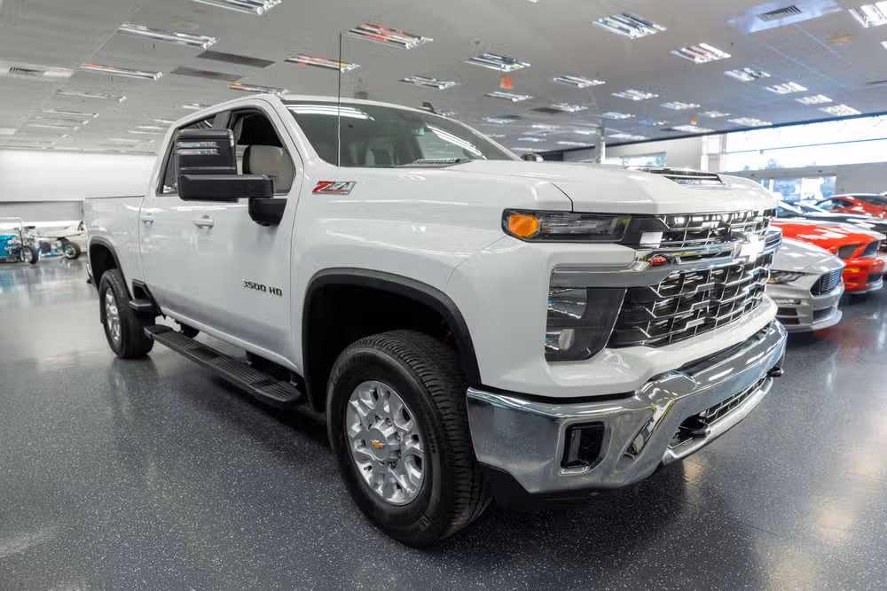 2024 Chevrolet Silverado 3500HD LT Crew Cab Image 4