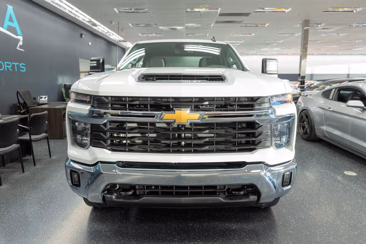 2024 Chevrolet Silverado 3500HD LT Crew Cab Image 2