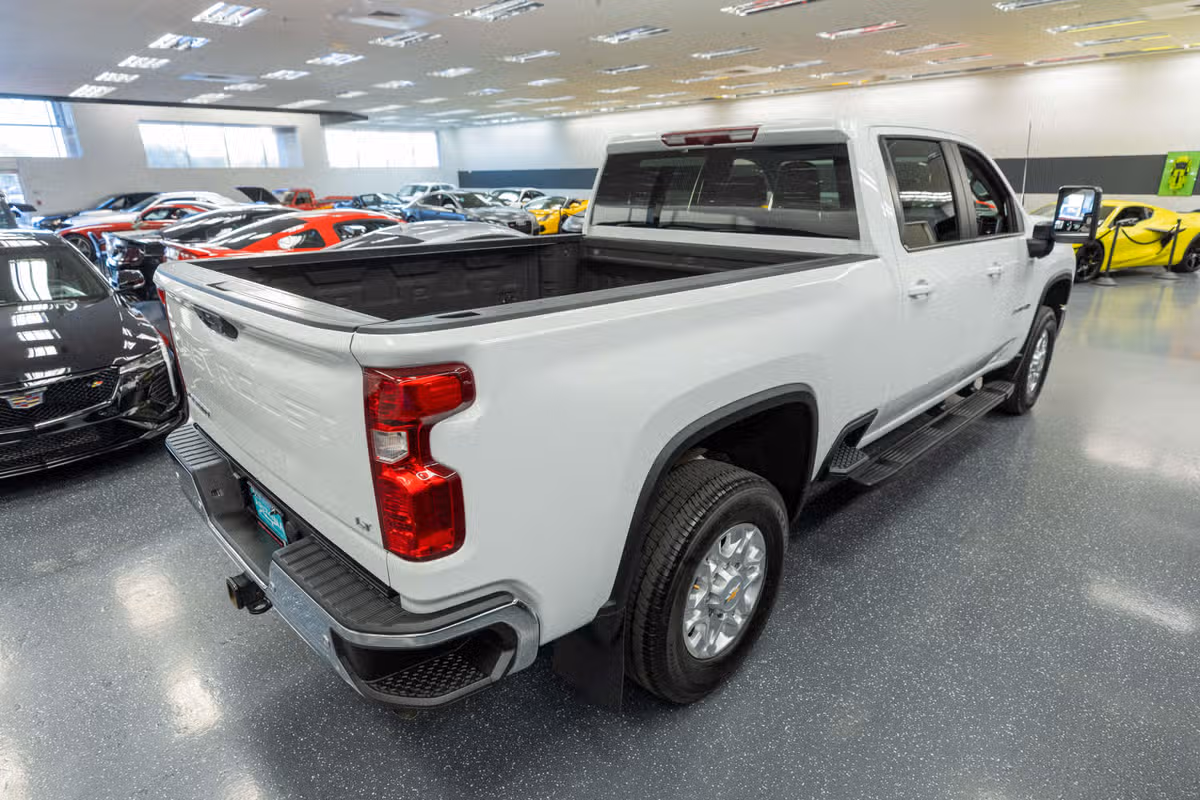 2024 Chevrolet Silverado 3500HD LT Crew Cab Image 6