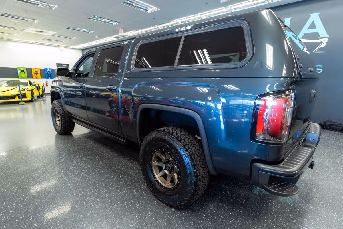 2018 GMC Sierra 1500 Denali Crew Cab Image 9