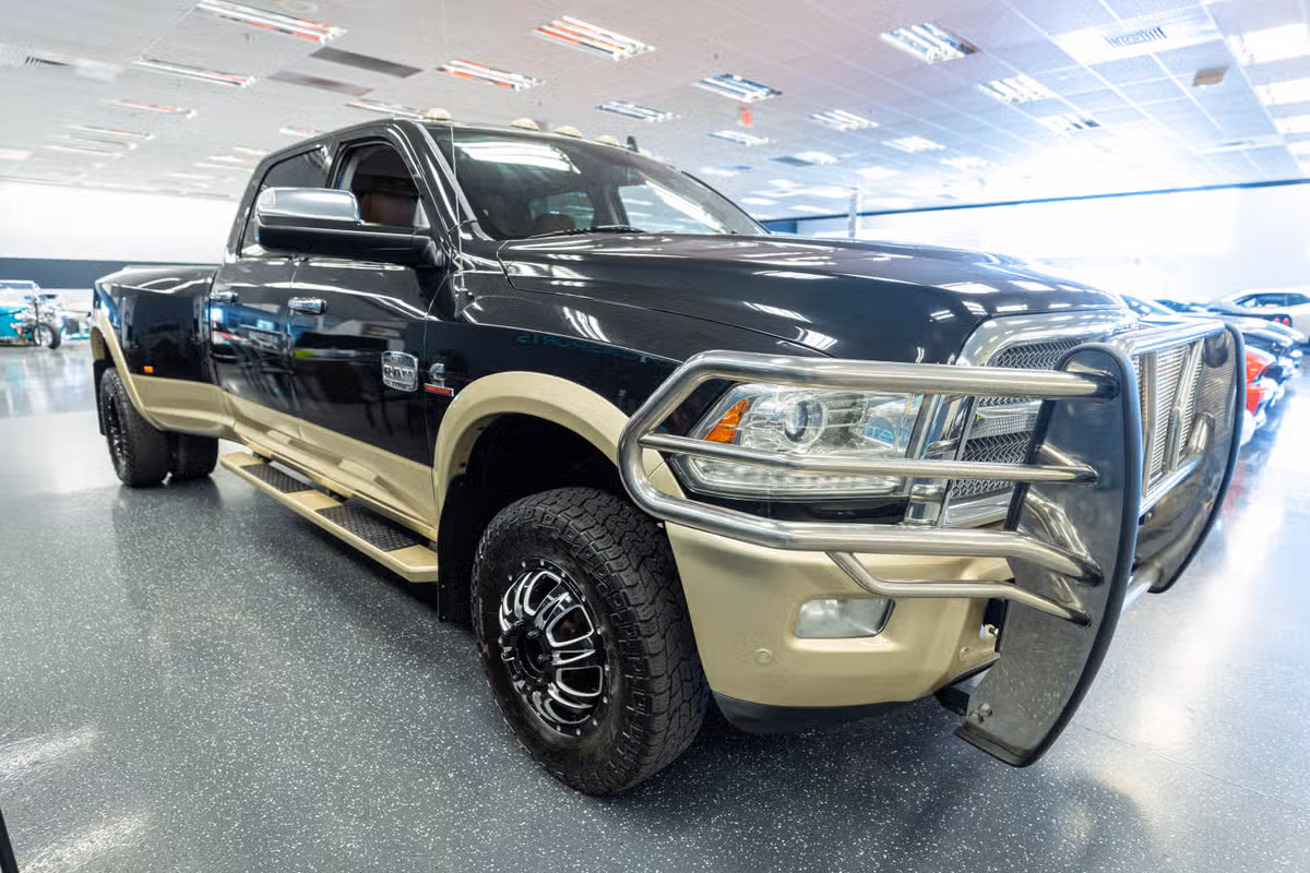2016 Ram 3500 Laramie Longhorn Crew Cab Image 4