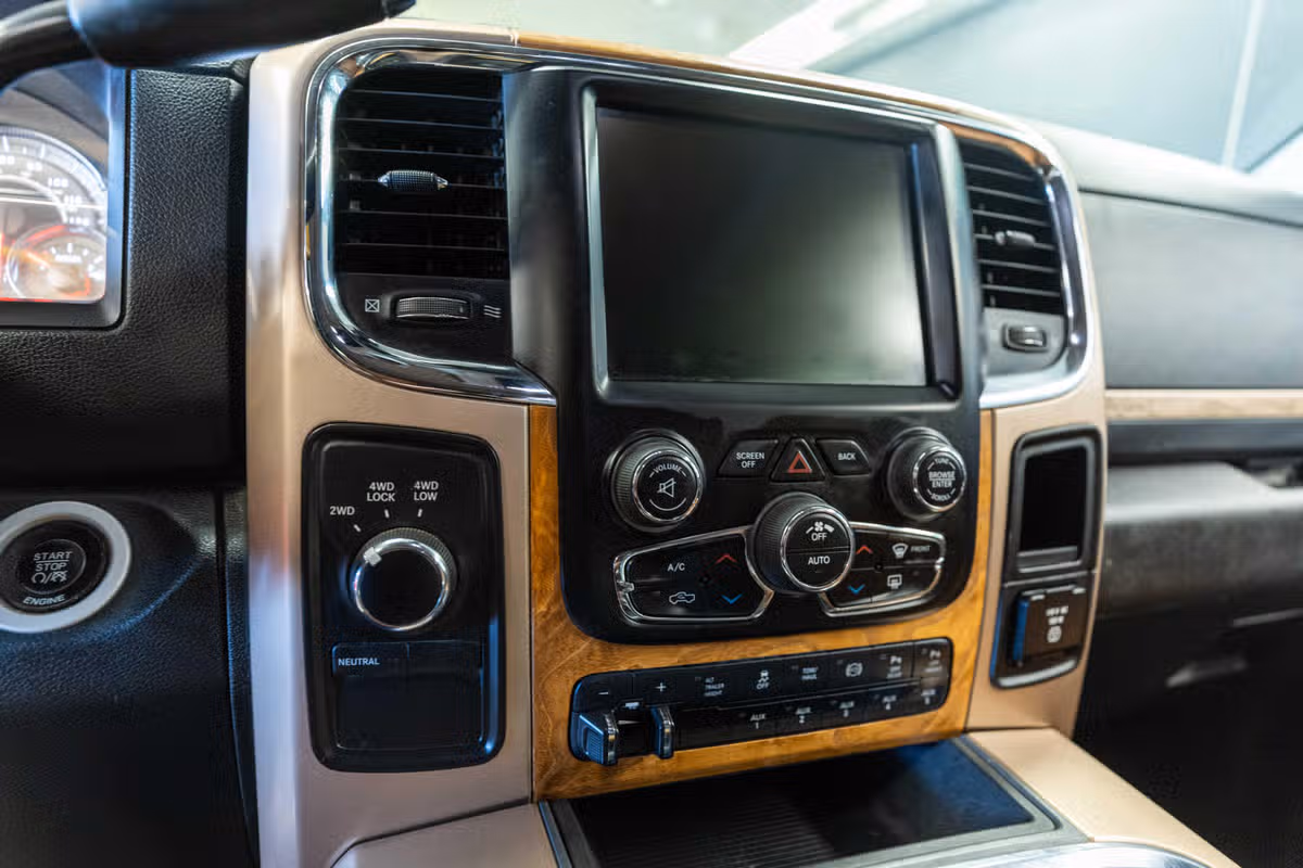 2016 Ram 3500 Laramie Longhorn Crew Cab Image 13