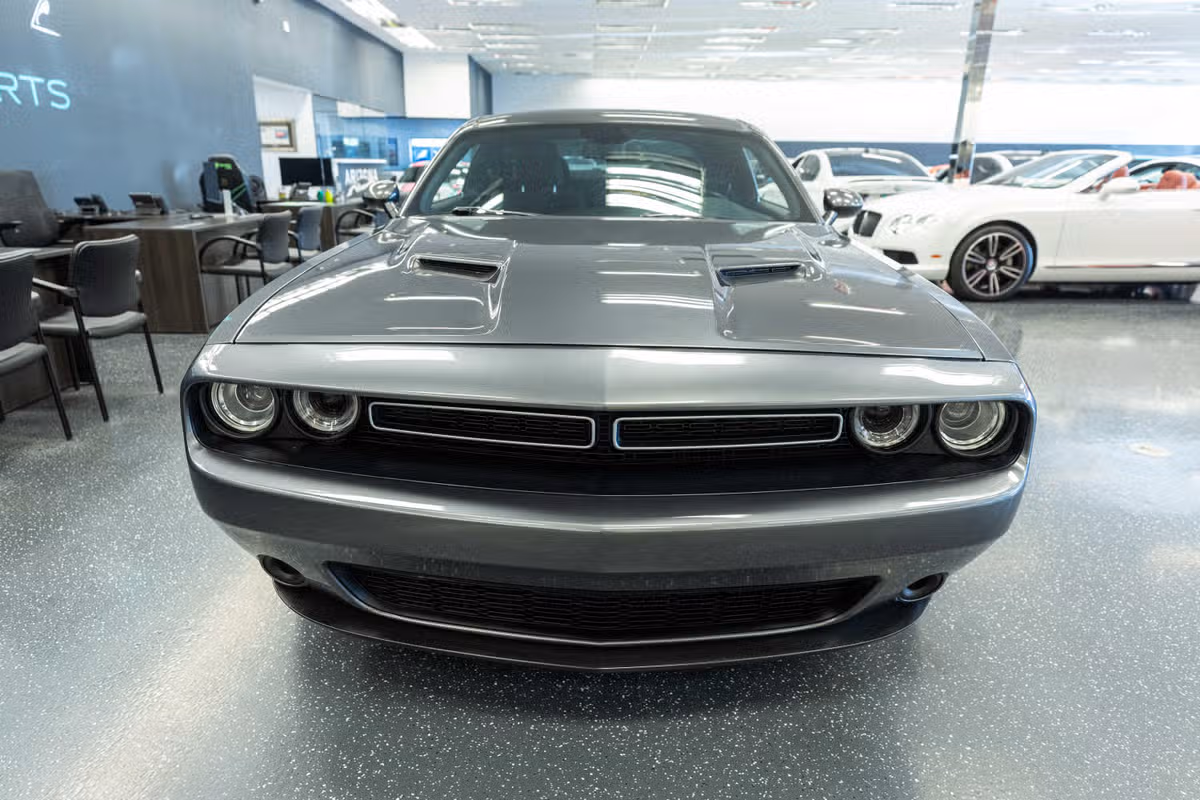 2019 Dodge Challenger SXT Image 2