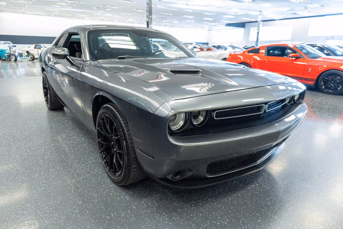2019 Dodge Challenger SXT Image 3
