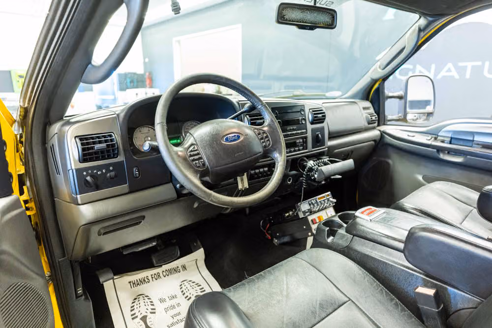 2006 Ford F-350 Super Duty Lariat Crew Cab Image 11