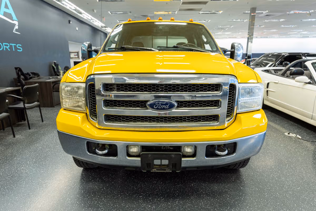 2006 Ford F-350 Super Duty Lariat Crew Cab Image 2