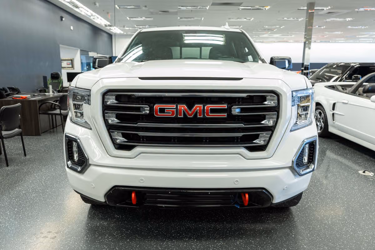 2019 GMC Sierra 1500 AT4 Crew Cab Image 2