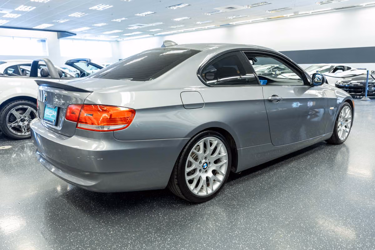 2010 BMW 3 Series 328i Image 4