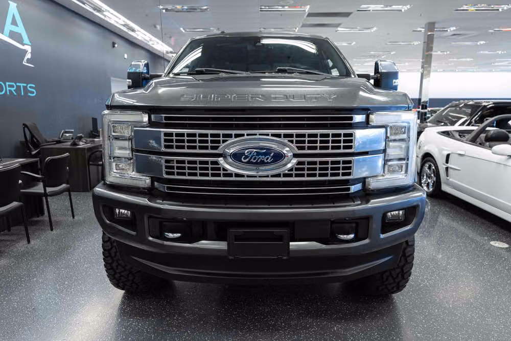 2017 Ford F-350 Super Duty Platinum Crew Cab Image 2