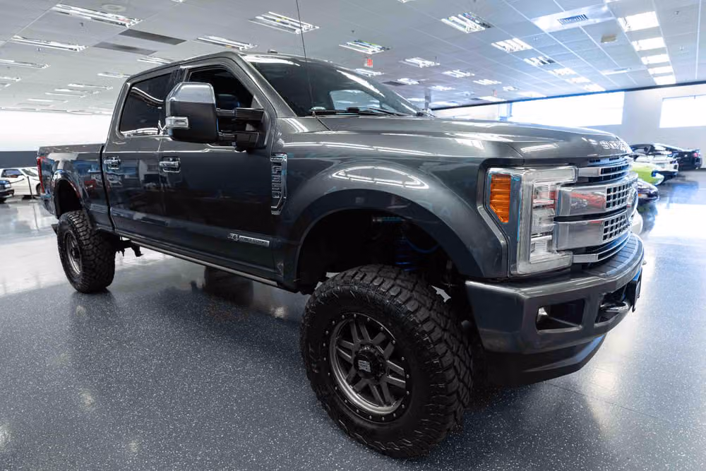 2017 Ford F-350 Super Duty Platinum Crew Cab Image 4