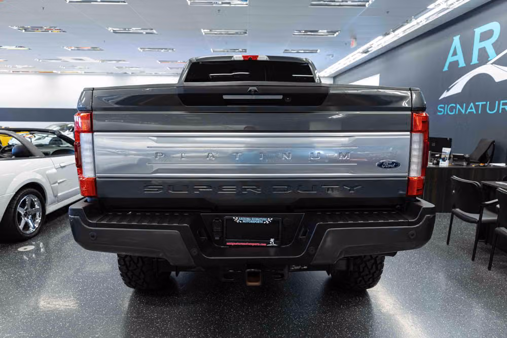 2017 Ford F-350 Super Duty Platinum Crew Cab Image 7