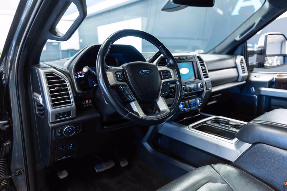 2017 Ford F-350 Super Duty Platinum Crew Cab Image 10