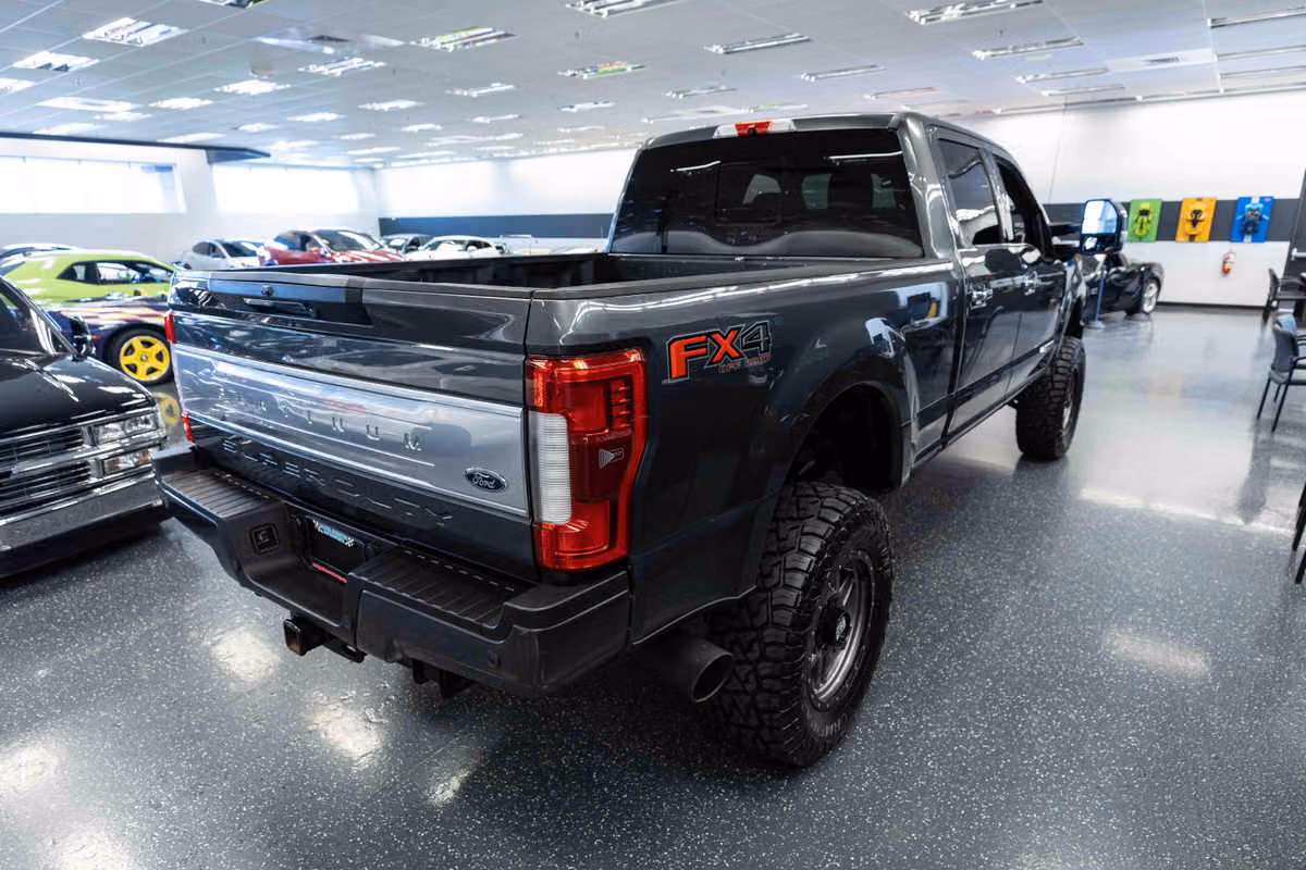 2017 Ford F-350 Super Duty Platinum Crew Cab Image 6
