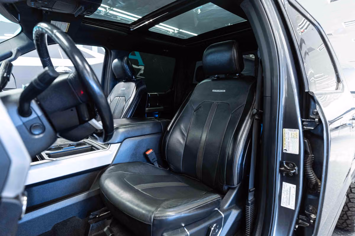 2017 Ford F-350 Super Duty Platinum Crew Cab Image 11