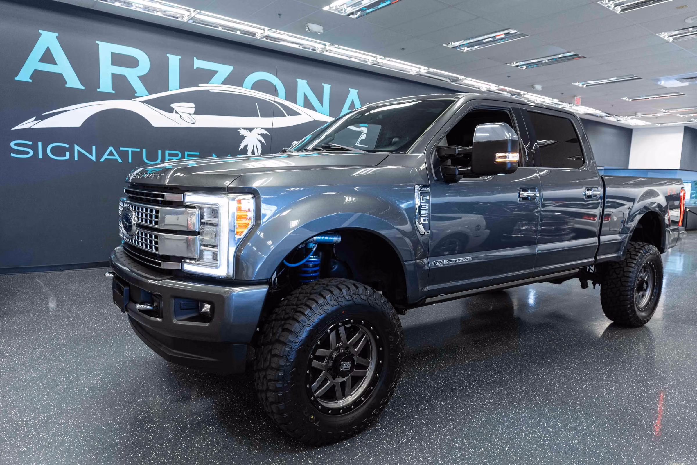 2017 Ford F-350 Super Duty Platinum Crew Cab Image 1