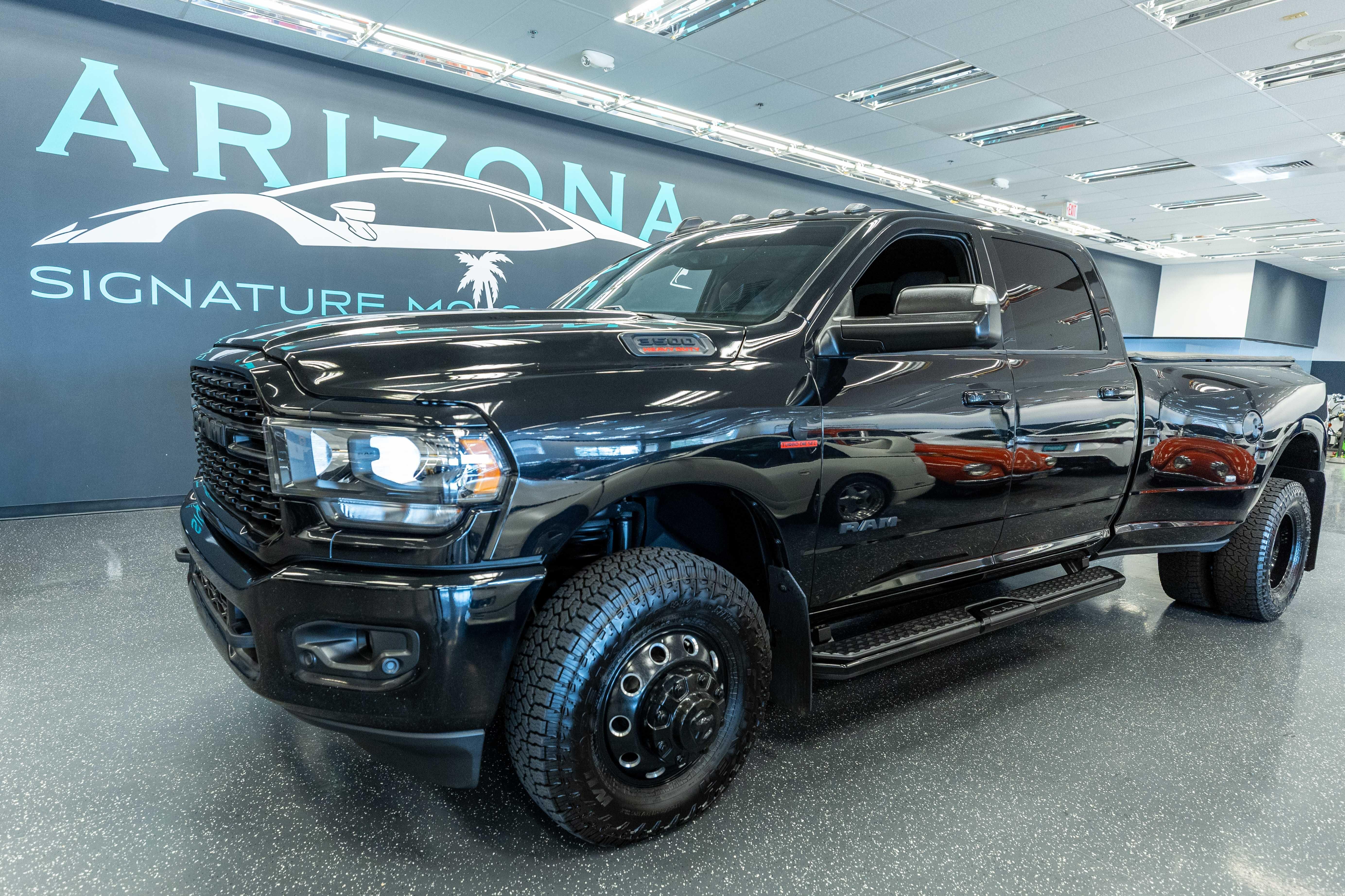 Diamond Black Crystal Pearl Coat 2022 RAM 3500 Pickup Truck Four-Wheel Drive Automatic