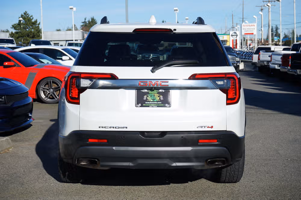 2023 GMC Acadia AT4 Image 4