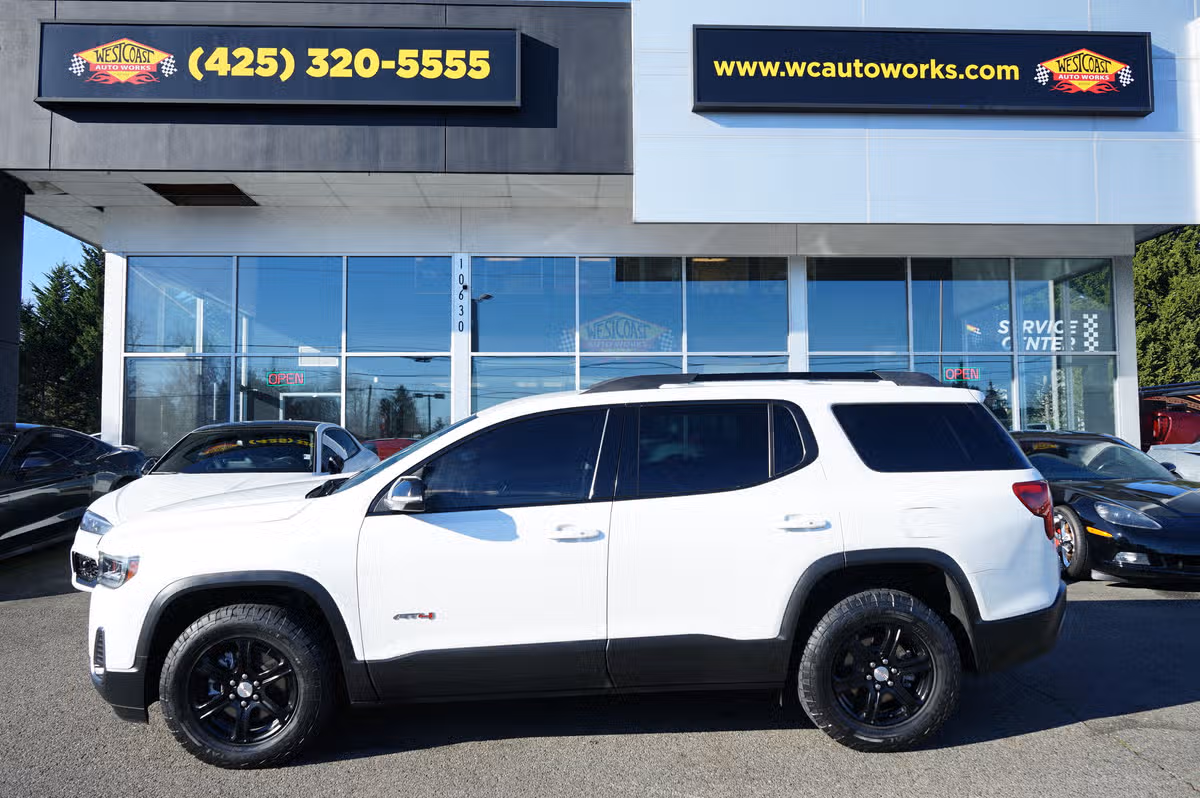 2023 GMC Acadia AT4 Image 2