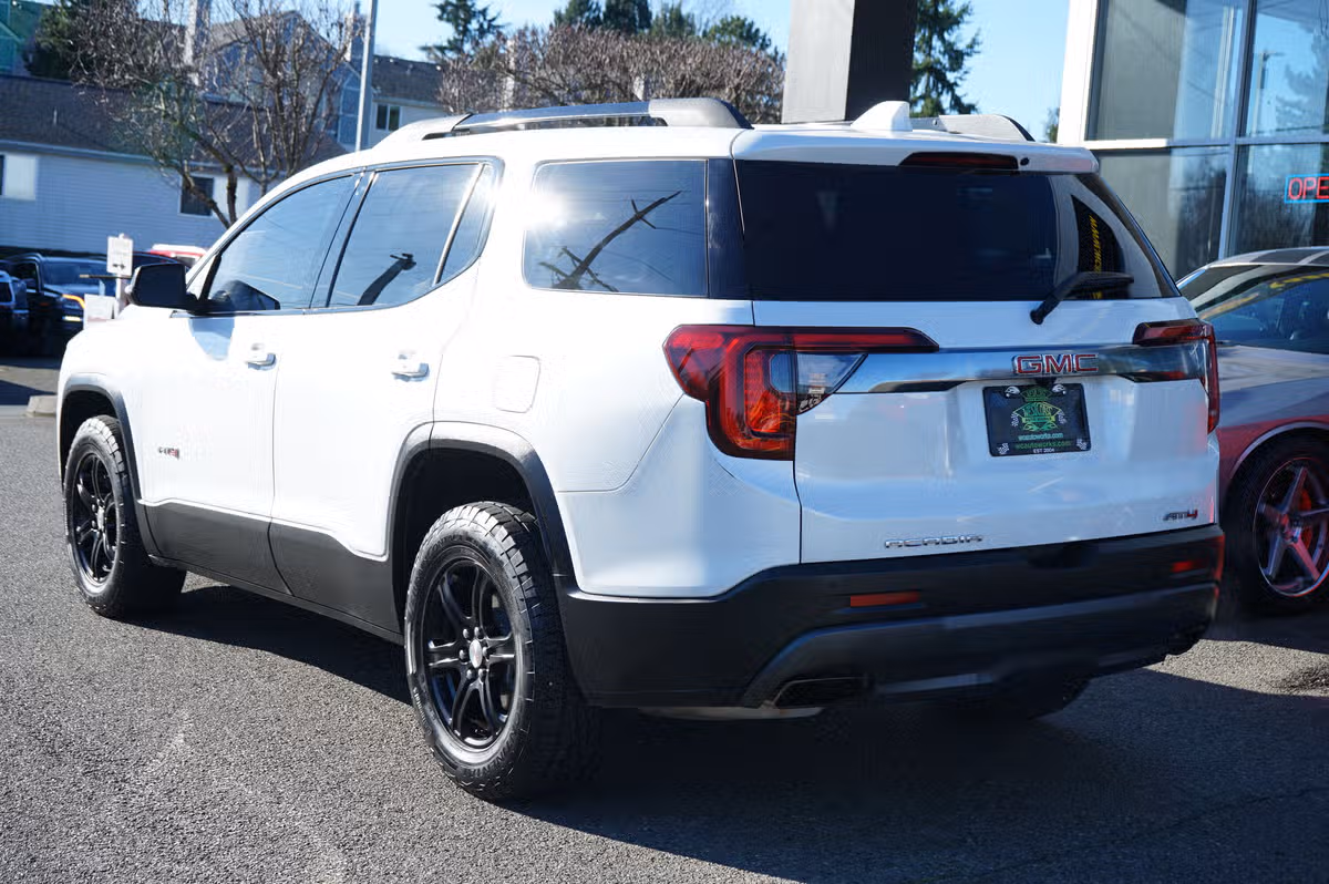 2023 GMC Acadia AT4 Image 3
