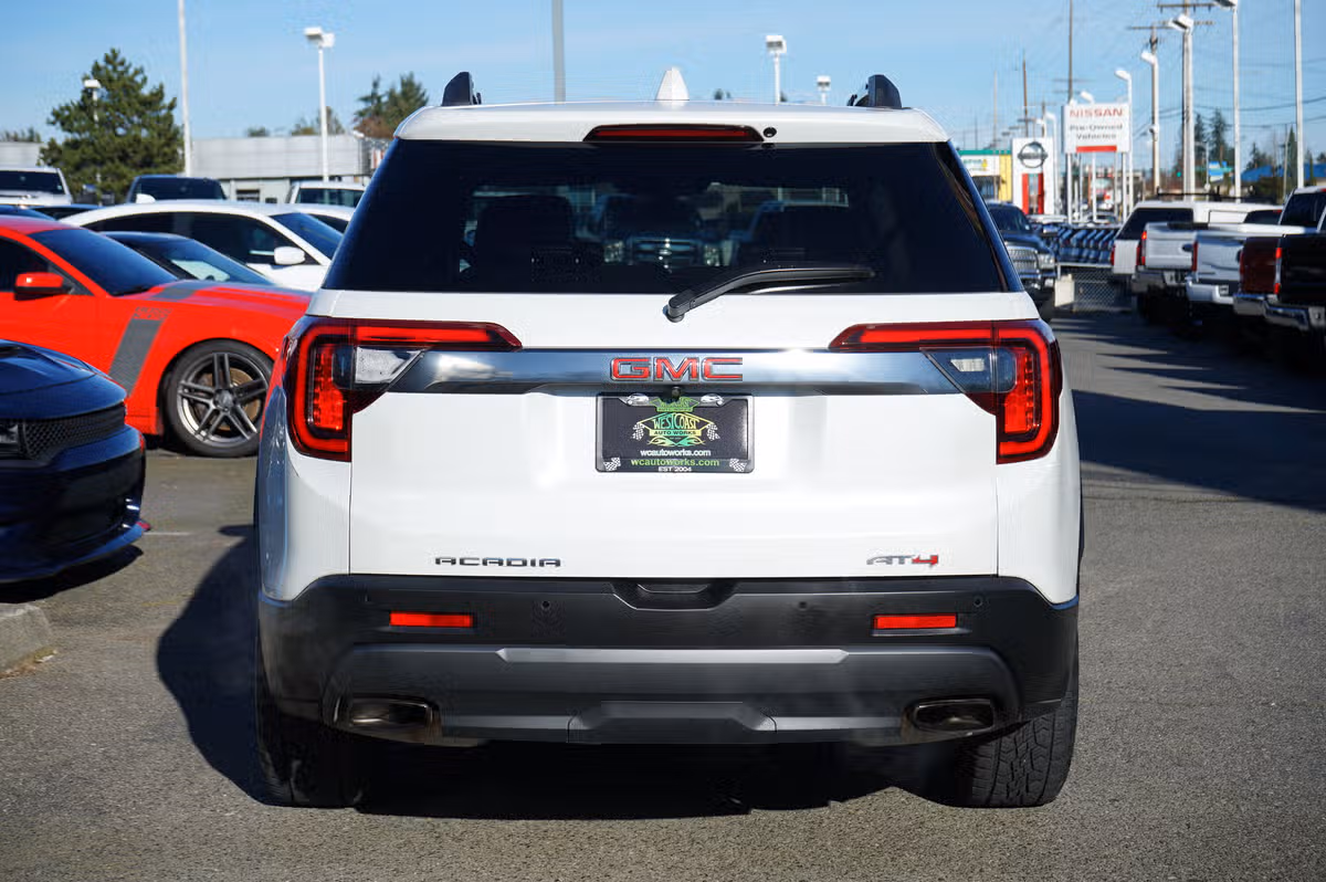 2023 GMC Acadia AT4 Image 4