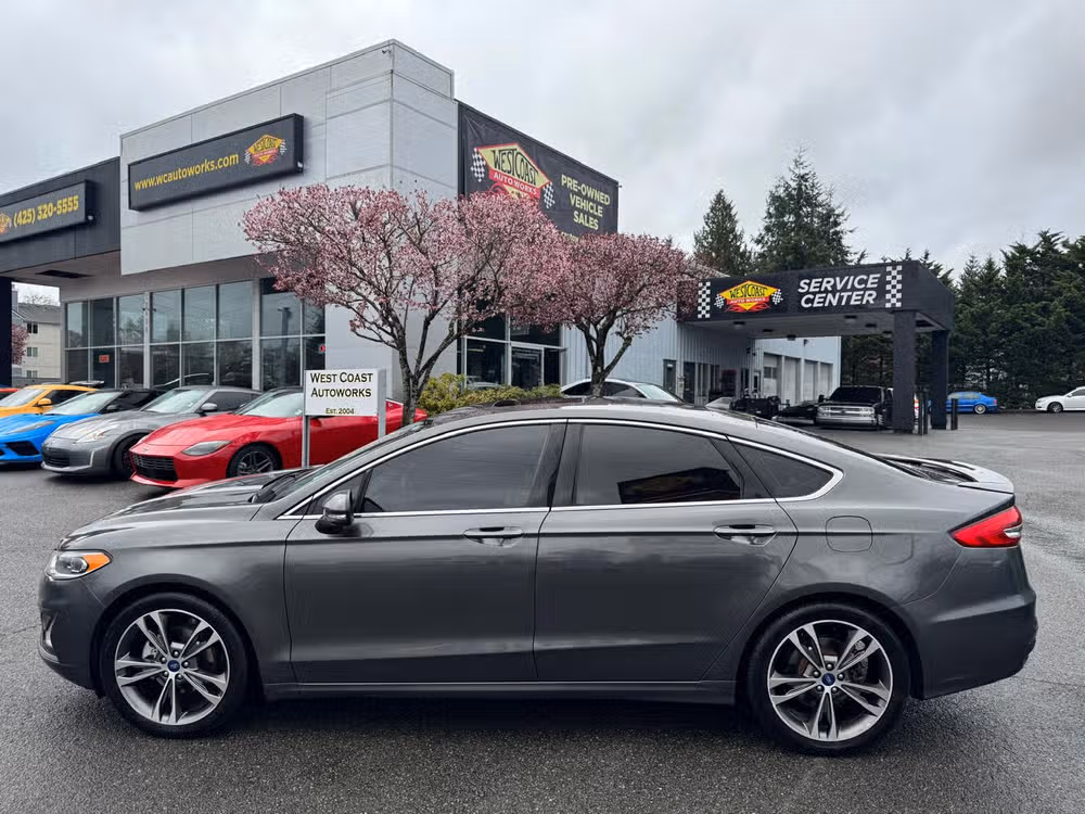 2020 Ford Fusion Titanium Image 2