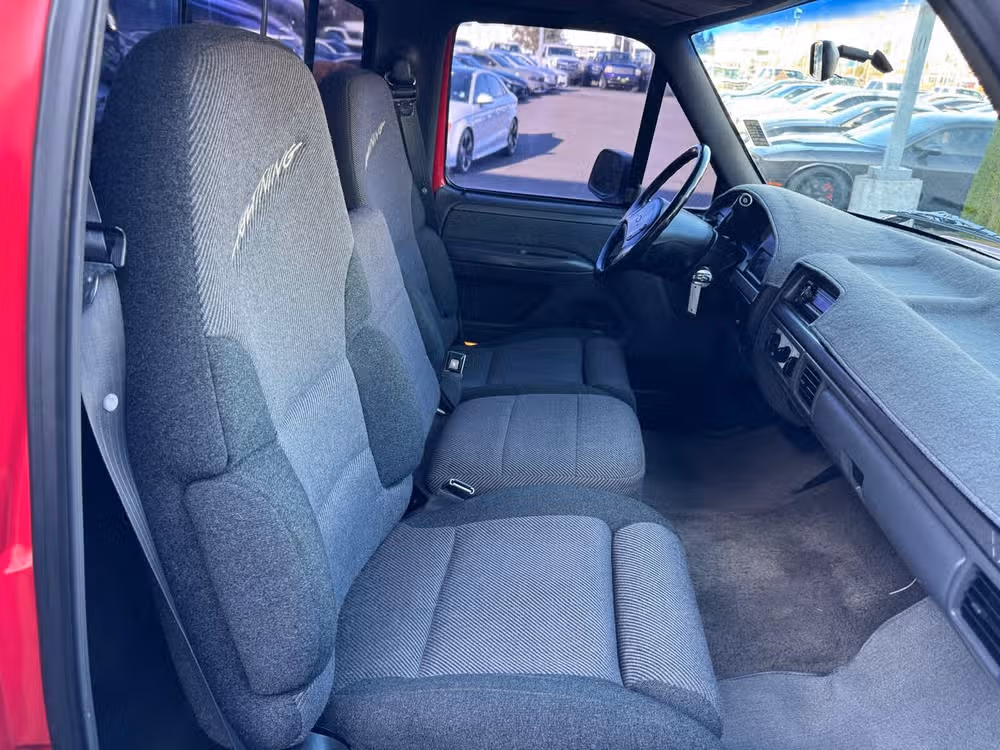 1993 Ford F-150 SVT Lightning Base Regular Cab Image 39