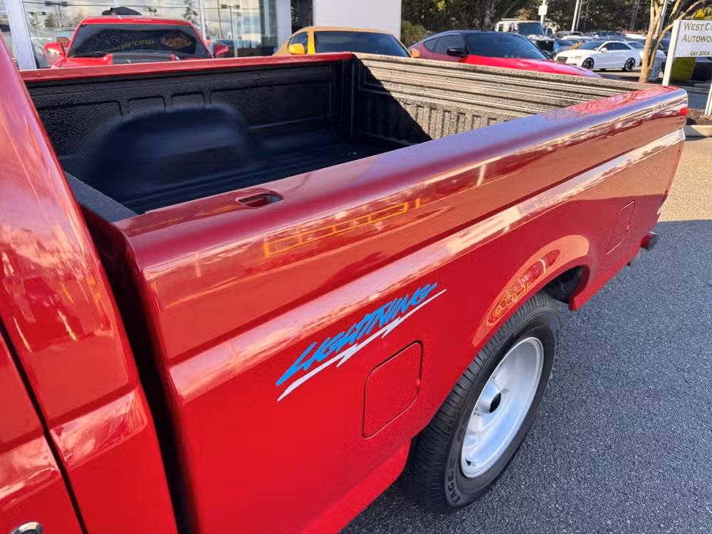 1993 Ford F-150 SVT Lightning Base Regular Cab Image 23