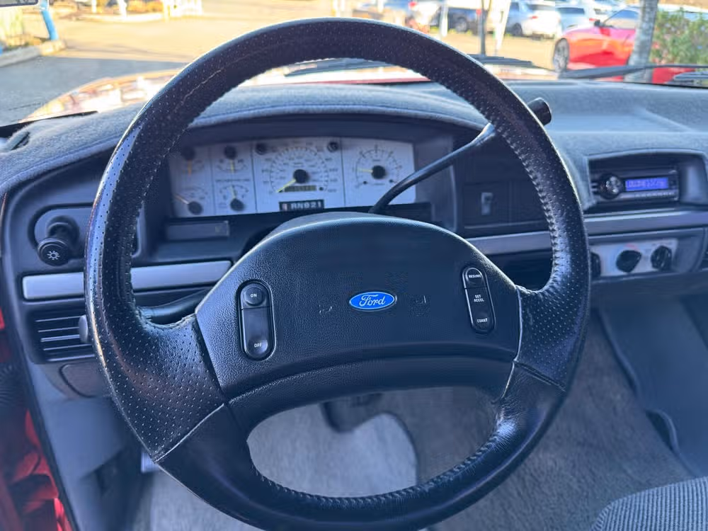 1993 Ford F-150 SVT Lightning Base Regular Cab Image 31