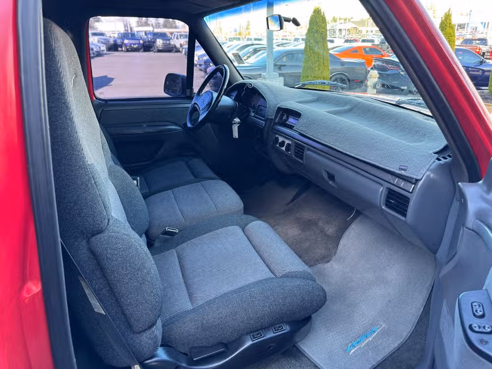 1993 Ford F-150 SVT Lightning Base Regular Cab Image 38