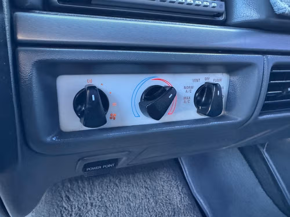 1993 Ford F-150 SVT Lightning Base Regular Cab Image 29