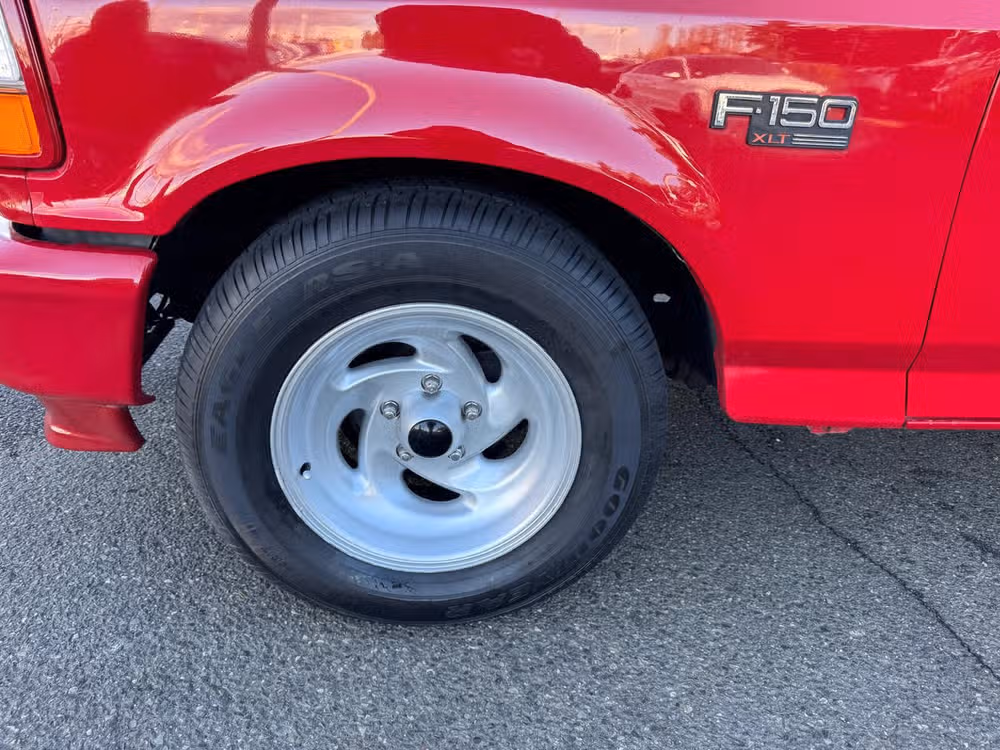 1993 Ford F-150 SVT Lightning Base Regular Cab Image 34