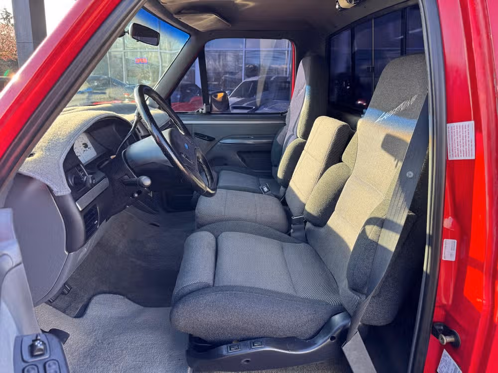 1993 Ford F-150 SVT Lightning Base Regular Cab Image 24