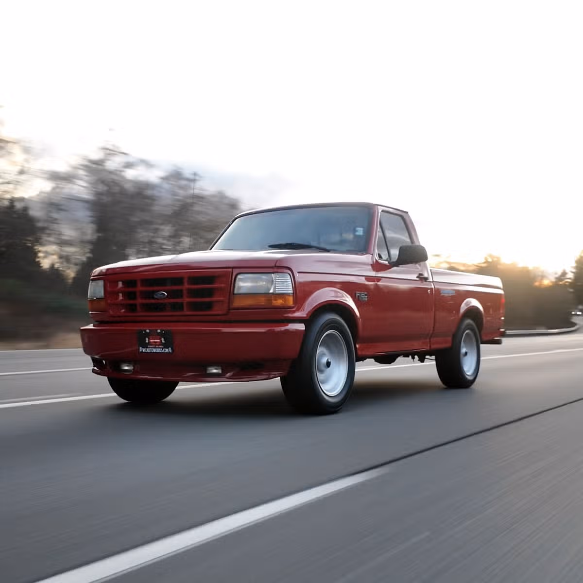 1993 Ford F-150 SVT Lightning Base Regular Cab Image 4