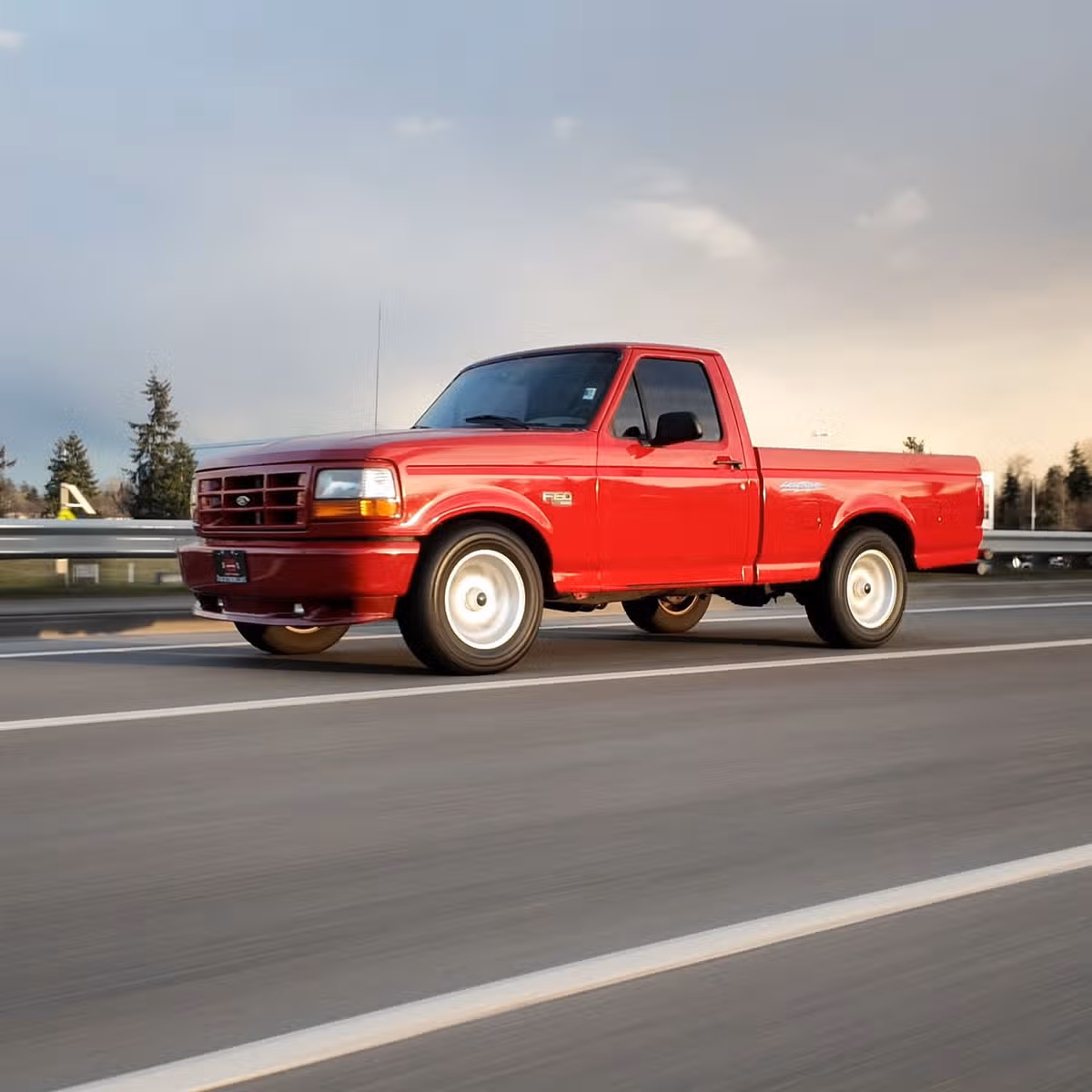 1993 Ford F-150 SVT Lightning Base Regular Cab Image 10