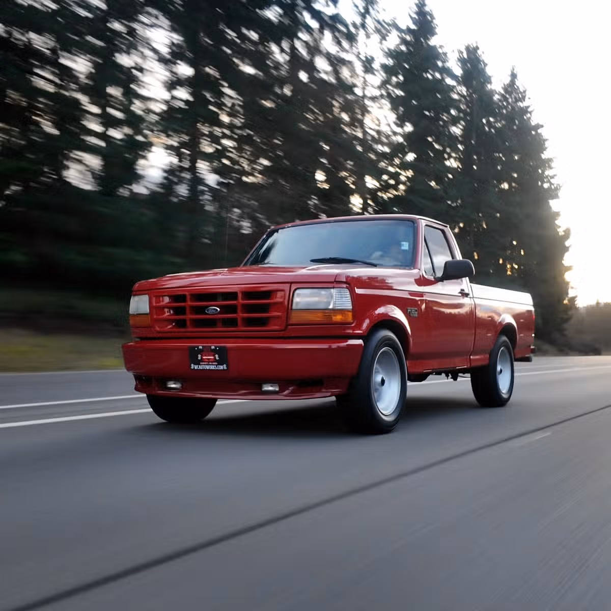 1993 Ford F-150 SVT Lightning Base Regular Cab Image 3