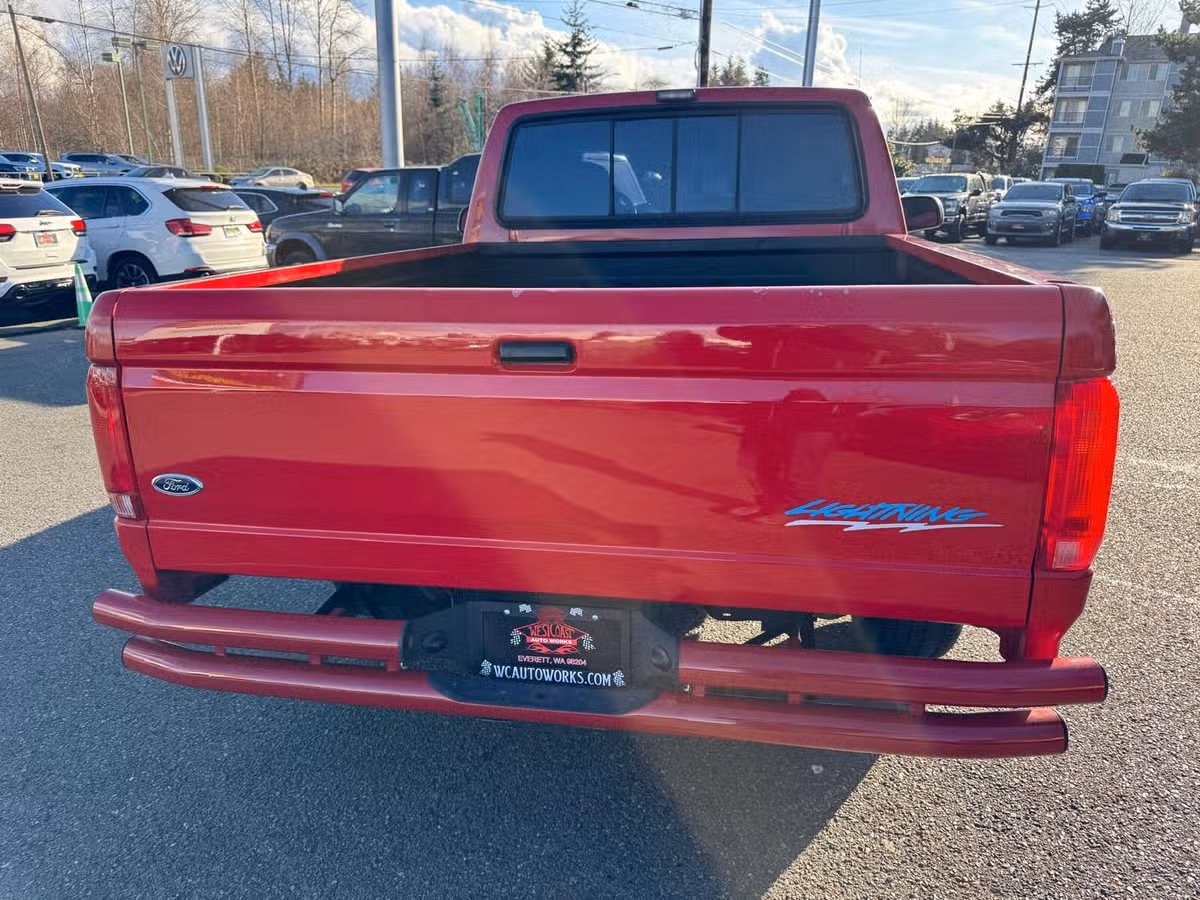 1993 Ford F-150 SVT Lightning Base Regular Cab Image 22