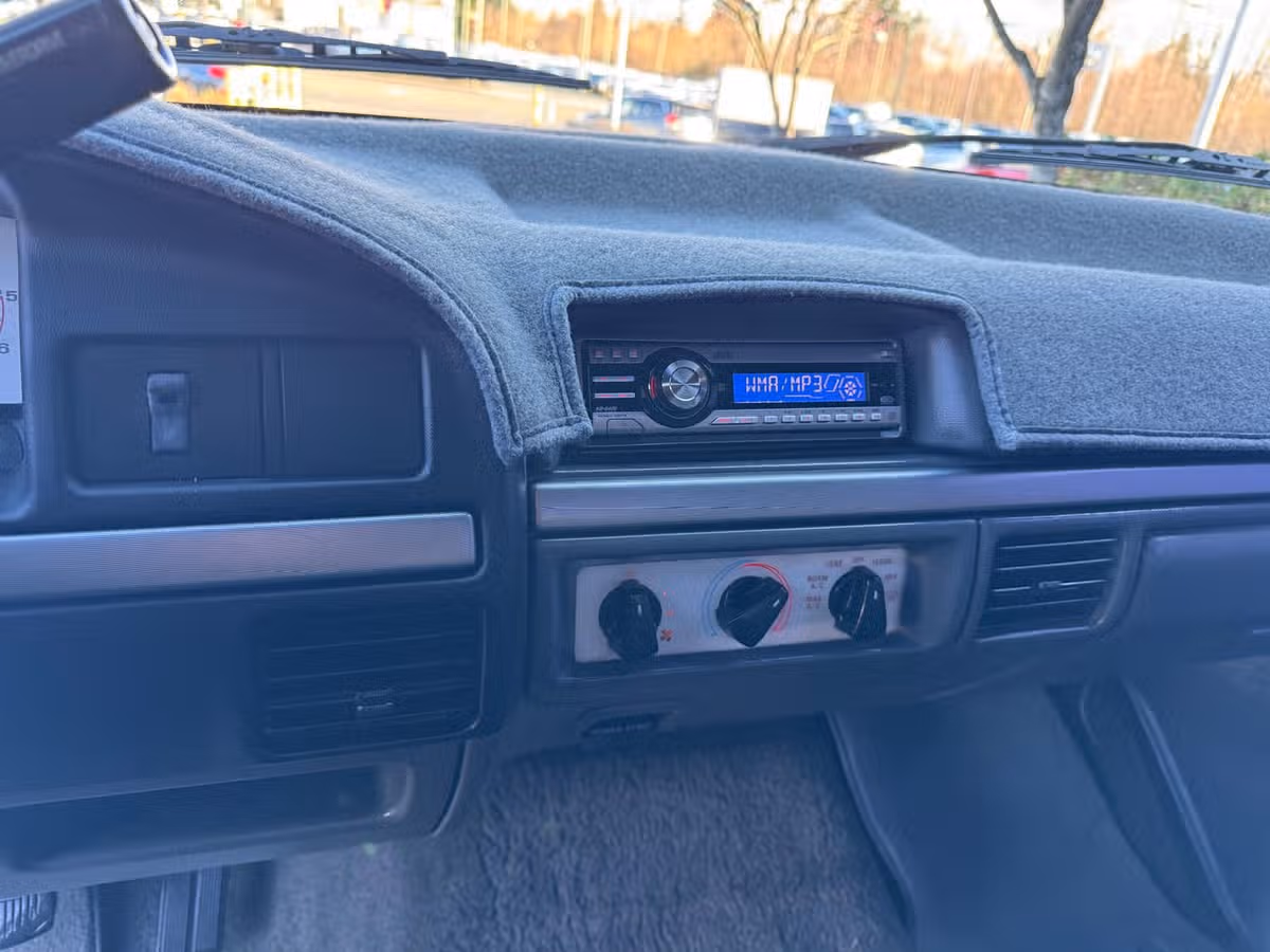 1993 Ford F-150 SVT Lightning Base Regular Cab Image 28