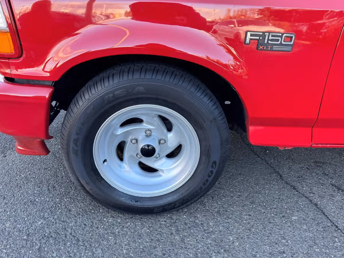 1993 Ford F-150 SVT Lightning Base Regular Cab Image 34