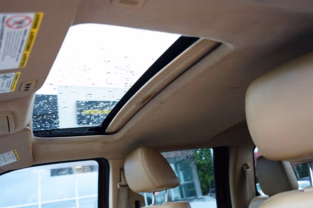 2011 Ford F-350 Super Duty Lariat Crew Cab Image 14