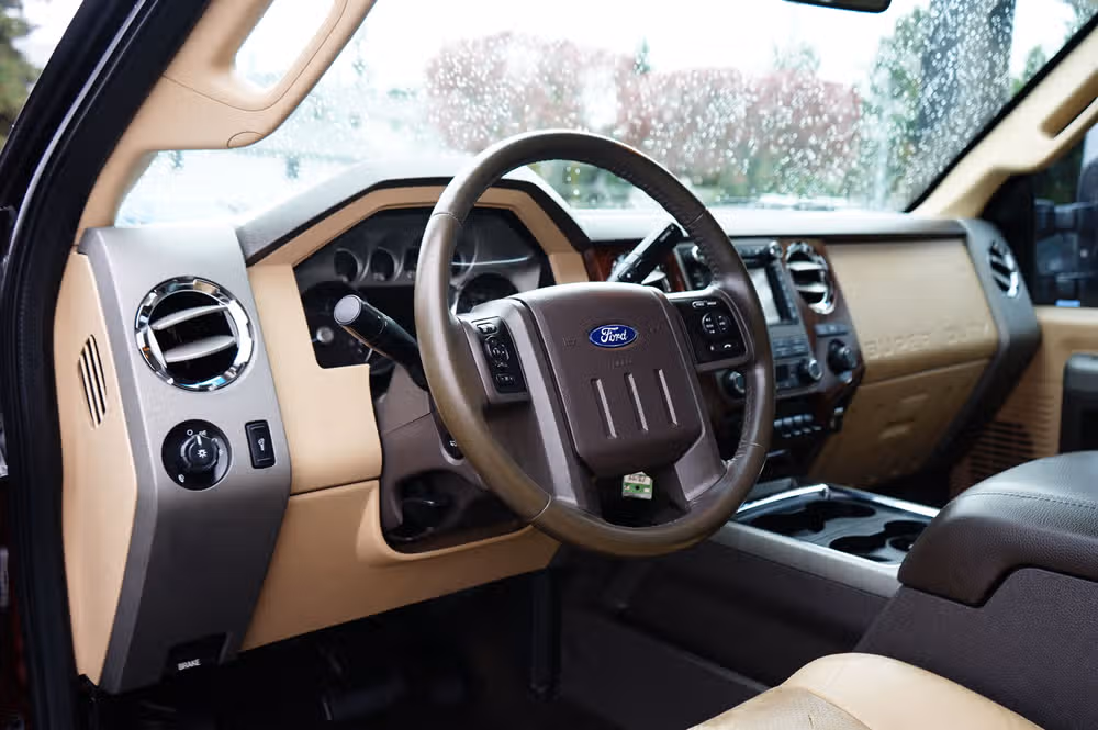 2011 Ford F-350 Super Duty Lariat Crew Cab Image 12