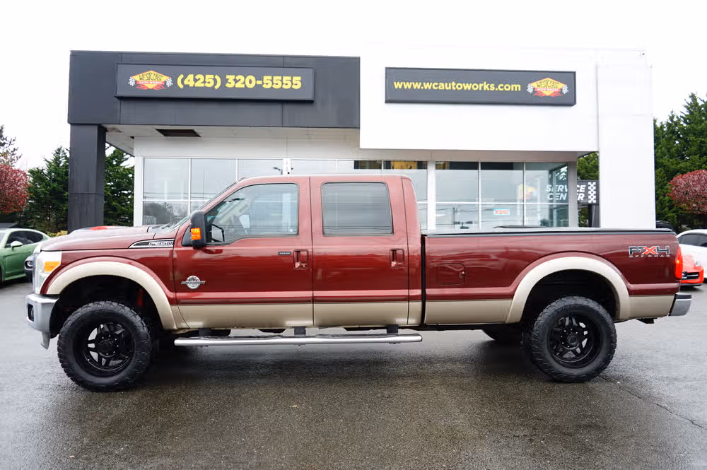 2011 Ford F-350 Super Duty Lariat Crew Cab Image 3