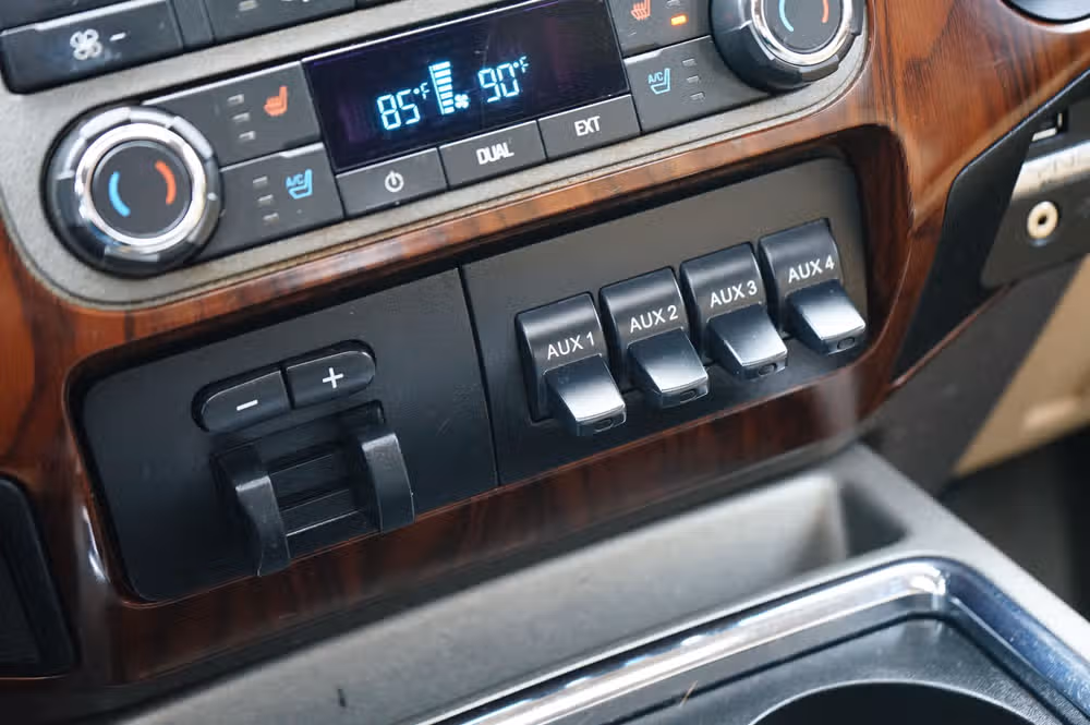 2011 Ford F-350 Super Duty Lariat Crew Cab Image 18