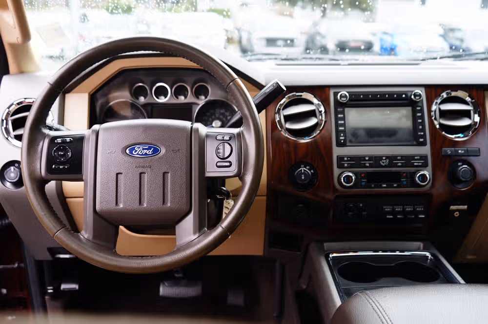 2011 Ford F-350 Super Duty Lariat Crew Cab Image 15