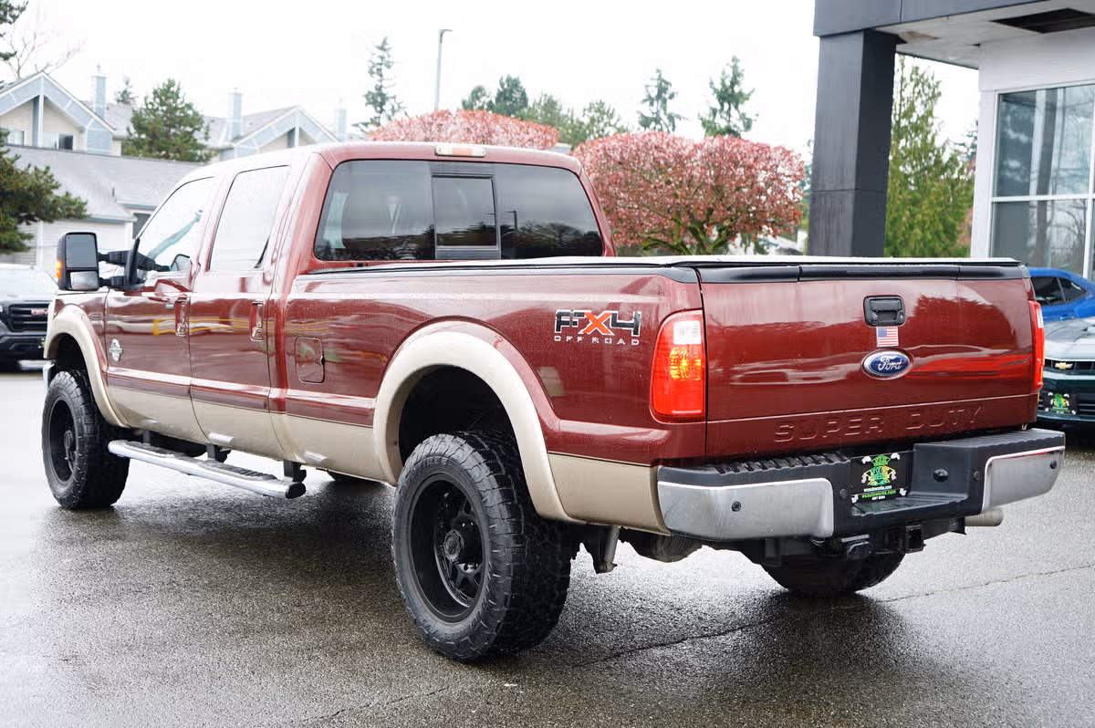 2011 Ford F-350 Super Duty Lariat Crew Cab Image 4