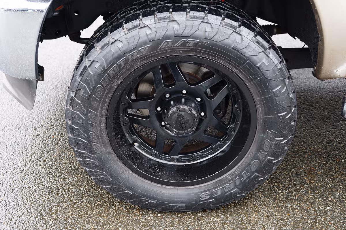 2011 Ford F-350 Super Duty Lariat Crew Cab Image 10