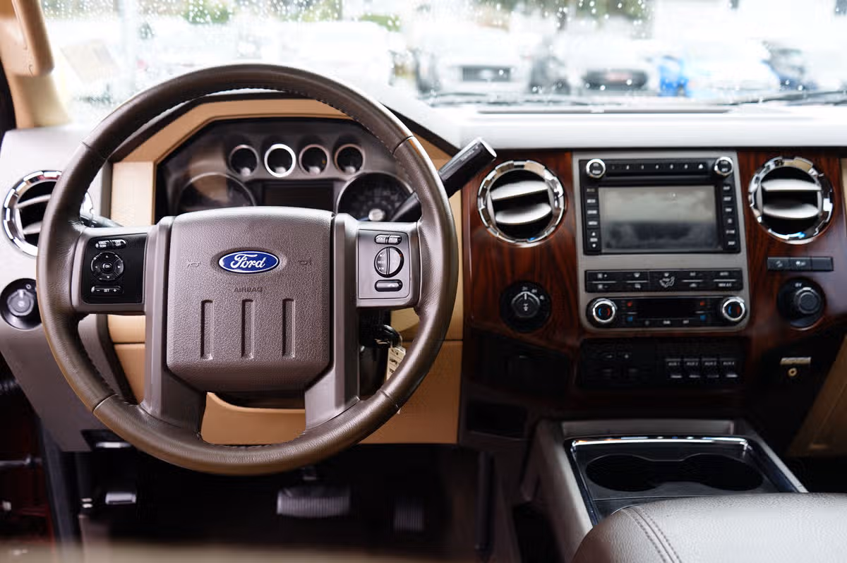2011 Ford F-350 Super Duty Lariat Crew Cab Image 15