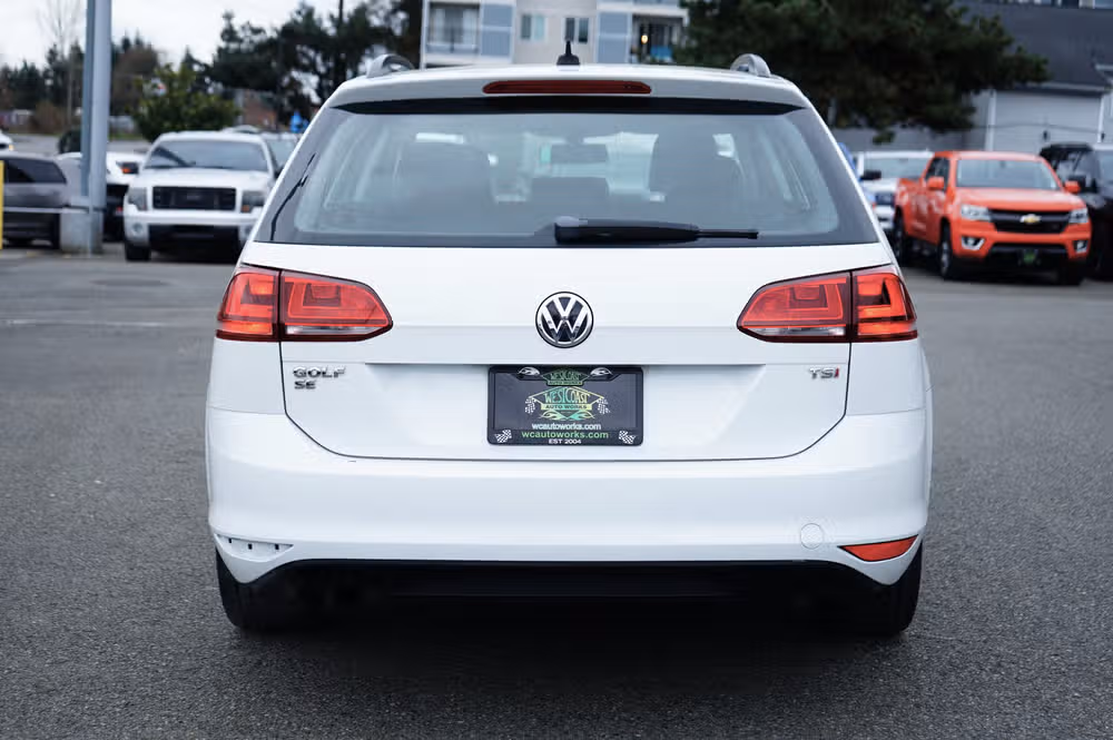 2016 Volkswagen Golf SportWagen TSI SE Image 4