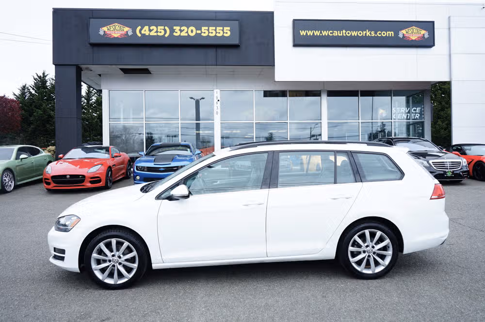 2016 Volkswagen Golf SportWagen TSI SE Image 2