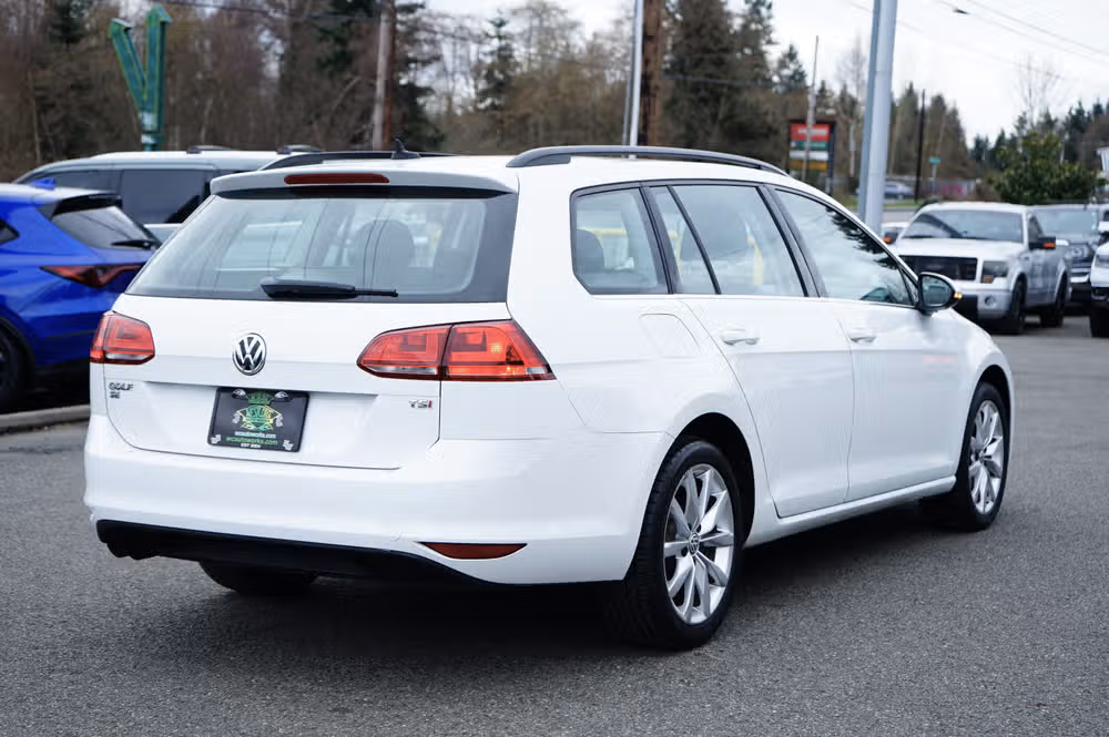 2016 Volkswagen Golf SportWagen TSI SE Image 5