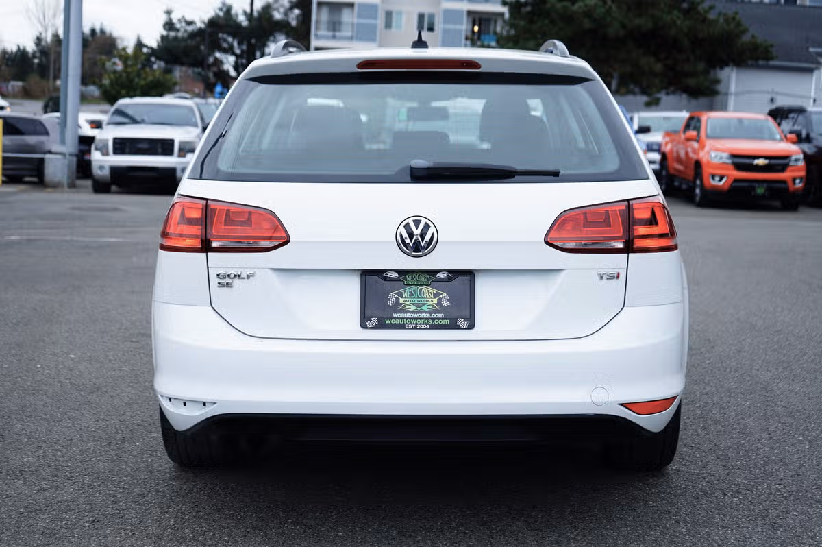 2016 Volkswagen Golf SportWagen TSI SE Image 4
